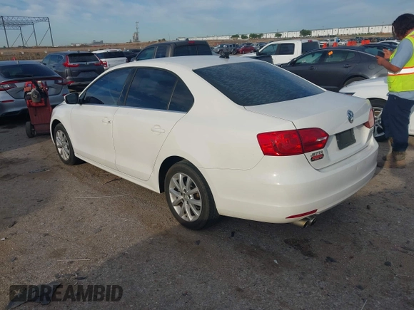 2013 Volkswagen Jetta SE с VIN 3VWDX7AJ9DM447830, выставлен на аукционе IAAI как лот 42310246 с пробегом 160 874 миль миль и . История ставок и продаж доступна на DreamBid. Изображение 3.