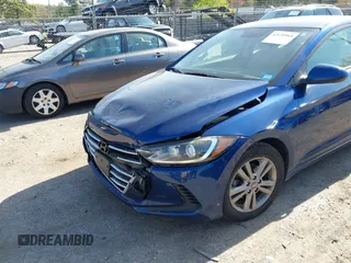 2017 Hyundai Elantra SE z VIN 5NPD84LF3HH041576, wystawiony jako IAAI lot #42139968 z przebiegiem 146 464 mil mil oraz . Historia ofert i sprzedaży dostępna na DreamBid. Obrazek 6.