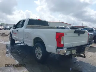 2019 Ford F-250 XL z VIN 1FT7X2A60KED30025, wystawiony jako IAAI lot #42062112 z przebiegiem 196 002 mil mil oraz . Historia ofert i sprzedaży dostępna na DreamBid. Obrazek 3.