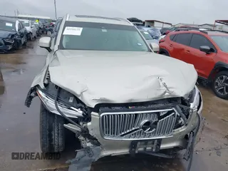2017 Volvo XC90 Inscription with VIN YV4A22PL1H1112366, listed as a IAAI auction lot 41910218 with 67,771 mi miles. Bid and sale history available at carsss.com. Image 13.