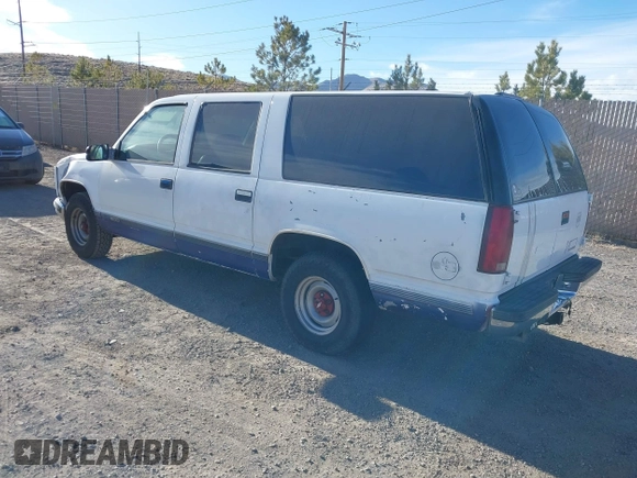 1999 Chevrolet Suburban with VIN 3GNEC16R1XG208071, listed as a IAAI auction lot 41422385 with 152,692 mi miles. Bid and sale history available at carsss.com. Image 3.