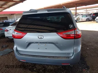 2016 Toyota Sienna XLE with VIN 5TDYK3DCXGS751231, listed as a IAAI auction lot 41975167 with 135,266 mi miles. Bid and sale history available at carsss.com. Image 16.