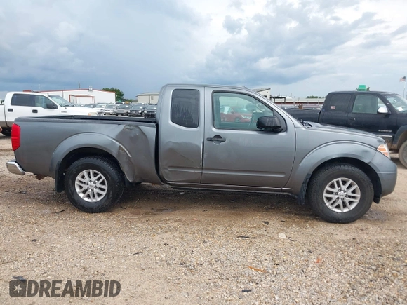 2017 Nissan Frontier SV z VIN 1N6DD0CU6HN720855, wystawiony jako IAAI lot #42474630 z przebiegiem 229 042 mil mil oraz . Historia ofert i sprzedaży dostępna na DreamBid. Obrazek 13.