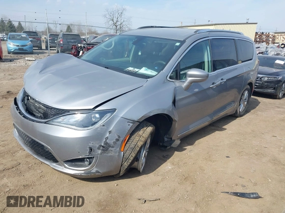 2018 Chrysler Pacifica Touring L with VIN 2C4RC1BG7JR101736, listed as a IAAI auction lot 41776231 with 90,487 mi miles and . Bid and sale history available at DreamBid. Image 19.