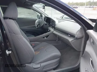 2023 Hyundai Elantra Blue z VIN KMHLM4AJ8PU043144, wystawiony jako IAAI lot #42357892 z przebiegiem 46 026 mil mil oraz . Historia ofert i sprzedaży dostępna na DreamBid. Obrazek 5.