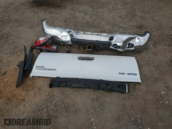 2013 Toyota Tacoma z VIN 5TFMU4FN1DX016379, wystawiony jako Copart lot #57460865 z przebiegiem 174 821 mil mil oraz Szkoda całkowita • Salvage title. Historia ofert i sprzedaży dostępna na DreamBid. Obrazek 12.