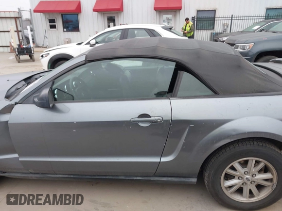 2006 Ford Mustang Standard with VIN 1ZVFT84N565190246, listed as a IAAI auction lot 41532901 with 209,885 mi miles and . Bid and sale history available at carsss.com. Image 15.