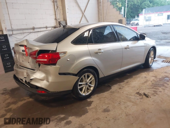 2016 Ford Focus SE z VIN 1FADP3F24GL393913, wystawiony jako IAAI lot #42640803 z przebiegiem 89 547 mil mil oraz . Historia ofert i sprzedaży dostępna na DreamBid. Obrazek 4.