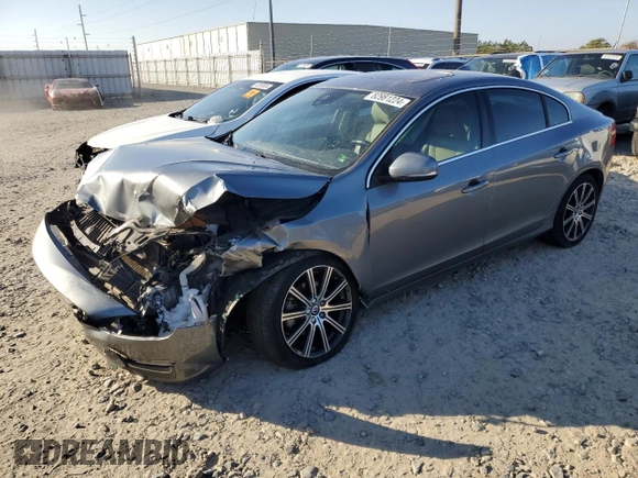 2017 Volvo S60 Inscription z VIN LYV402HKXHB153423, wystawiony jako Copart lot #82981224 z przebiegiem Nie podano mil oraz Szkoda całkowita • Salvage title. Historia ofert i sprzedaży dostępna na DreamBid. Obrazek 1.