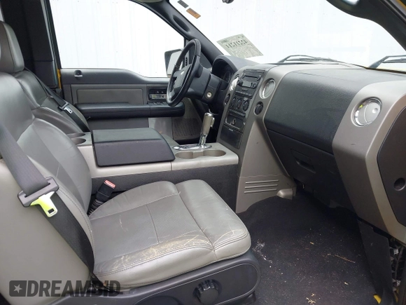 2004 Ford F-150 XLT z VIN 1FTPX14524KB02478, wystawiony jako IAAI lot #42211211 z przebiegiem 190 678 mil mil oraz . Historia ofert i sprzedaży dostępna na DreamBid. Obrazek 5.