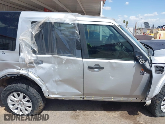 2005 Land Rover LR3 SE with VIN SALAD25435A337210, listed as a IAAI auction lot 41871267 with Not Provided miles and . Bid and sale history available at DreamBid. Image 12.