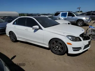 2013 Mercedes-Benz C 300 Sport с VIN WDDGF8AB8DR257135, выставлен на аукционе Copart как лот 52986075 с пробегом 90 884 миль миль и Списание • Salvage title. История ставок и продаж доступна на DreamBid. Изображение 4.