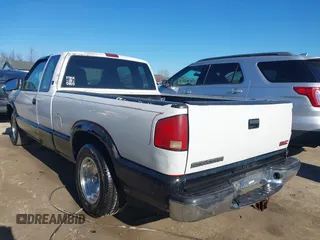 2001 GMC Sonoma SLS 1SG z VIN 1GTCS19W418211564, wystawiony jako IAAI lot #42071533 z przebiegiem 203 541 mil mil oraz . Historia ofert i sprzedaży dostępna na DreamBid. Obrazek 3.