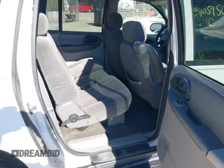 2004 Chevrolet TrailBlazer EXT LT with VIN 1GNET16S246147331, listed as a IAAI auction lot 40595061 with 223,984 mi miles. Bid and sale history available at carsss.com. Image 8.