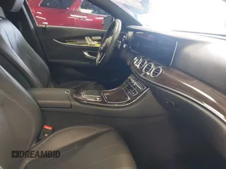 2023 Mercedes-Benz E 350 z VIN W1KZF8EB2PB137329, wystawiony jako IAAI lot #42160967 z przebiegiem 8 718 mil mil oraz . Historia ofert i sprzedaży dostępna na DreamBid. Obrazek 5.