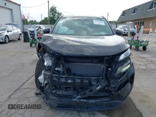 2025 Nissan Rogue S z VIN 5N1BT3AB2SC833281, wystawiony jako IAAI lot #42410948 z przebiegiem 1 389 mil mil oraz . Historia ofert i sprzedaży dostępna na DreamBid. Obrazek 13.
