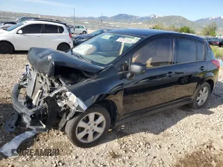 2009 Nissan Versa SL z VIN 3N1BC13E89L402347, wystawiony jako Copart lot #57517375 z przebiegiem 179 182 mil mil oraz Szkoda całkowita • Salvage title. Historia ofert i sprzedaży dostępna na DreamBid. Obrazek 1.