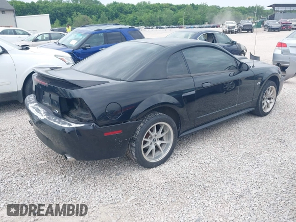 2002 Ford Mustang GT Deluxe z VIN 1FAFP42X82F158373, wystawiony jako IAAI lot #42299510 z przebiegiem 178 657 mil mil oraz . Historia ofert i sprzedaży dostępna na DreamBid. Obrazek 4.