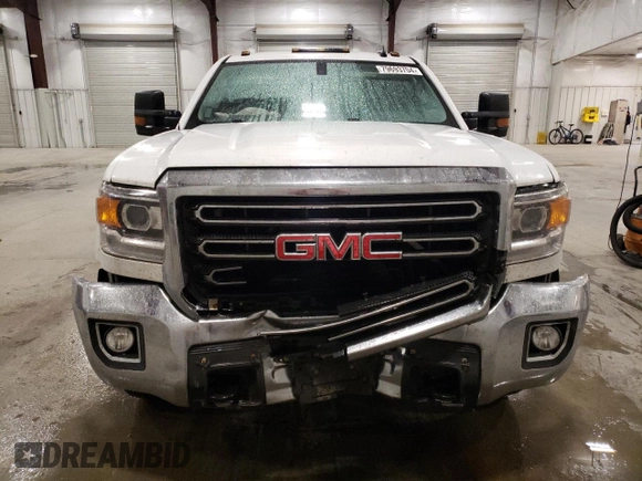 2016 GMC Sierra 2500HD SLE z VIN 1GT12SEG2GF272752, wystawiony jako Copart lot #79693704 z przebiegiem 200 684 mil mil oraz Szkoda całkowita • Salvage title. Historia ofert i sprzedaży dostępna na DreamBid. Obrazek 5.
