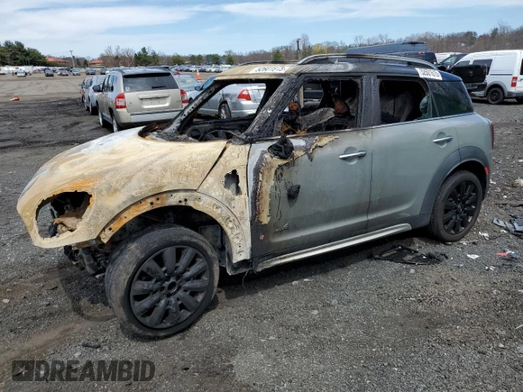2017 MINI Countryman Cooper z VIN WMZYV5C33H3E01739, wystawiony jako Copart lot #52601615 z przebiegiem Nie podano mil oraz Nie do naprawy • Non repairable. Historia ofert i sprzedaży dostępna na DreamBid. Obrazek 1.