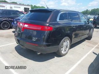 2014 Lincoln MKT EcoBoost z VIN 2LMHJ5AT9EBL53512, wystawiony jako IAAI lot #42330434 z przebiegiem 128 950 mil mil oraz . Historia ofert i sprzedaży dostępna na DreamBid. Obrazek 4.