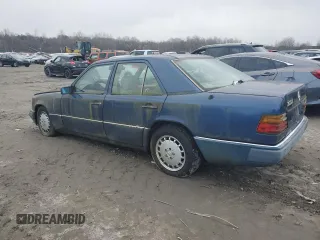 1992 Mercedes-Benz 300 E with VIN WDBEA30DXNB638841, listed as a Copart auction lot 87110814 with 87,201 mi miles and Clean Title. Bid and sale history available at carsss.com. Image 2.