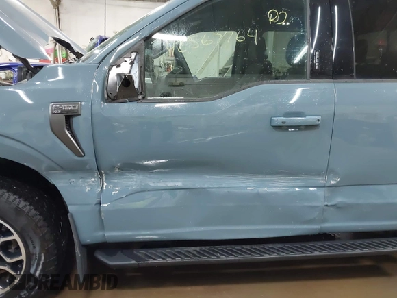 2023 Ford F-150 XL z VIN 1FTFW1E80PKG11643, wystawiony jako IAAI lot #42567764 z przebiegiem 6 448 mil mil oraz . Historia ofert i sprzedaży dostępna na DreamBid. Obrazek 6.