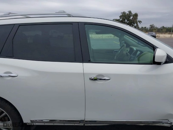 2014 Nissan Pathfinder SV with VIN 5N1AR2MN8EC633911, listed as a IAAI auction lot 41427334 with 128,467 mi miles. Bid and sale history available at carsss.com. Image 13.