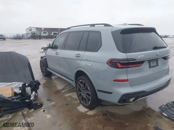 2024 BMW X7 xDrive40i with VIN 5UX23EM08R9V69757, listed as a IAAI auction lot 41607417 with 6,188 mi miles. Bid and sale history available at carsss.com. Image 3.