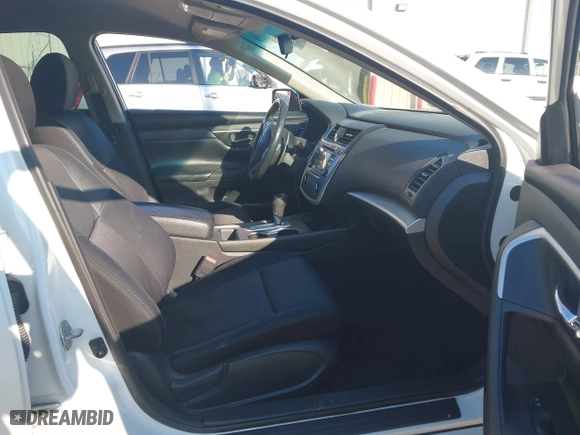2016 Nissan Altima 2.5 SL with VIN 1N4AL3AP5GC262054, listed as a IAAI auction lot 41626450 with 147,226 mi miles. Bid and sale history available at carsss.com. Image 5.