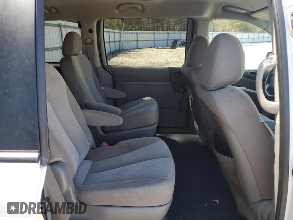 2011 Kia Sedona LX with VIN KNDMG4C78B6366382, listed as a Copart auction lot 55612085 with 385,336 mi miles and Clean Title. Bid and sale history available at carsss.com. Image 11.
