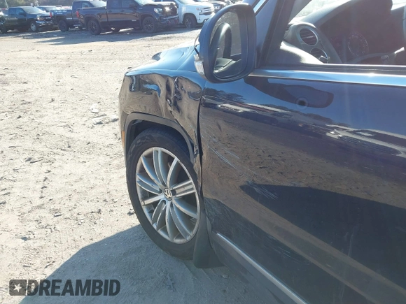 2016 Volkswagen Tiguan S z VIN WVGBV7AX9GW615535, wystawiony jako IAAI lot #41773789 z przebiegiem 137 617 mil mil oraz . Historia ofert i sprzedaży dostępna na DreamBid. Obrazek 6.
