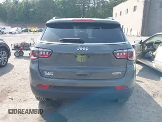 2023 Jeep Compass Latitude Lux z VIN 3C4NJDFN8PT531229, wystawiony jako IAAI lot #42383427 z przebiegiem 6 979 mil mil oraz . Historia ofert i sprzedaży dostępna na DreamBid. Obrazek 16.