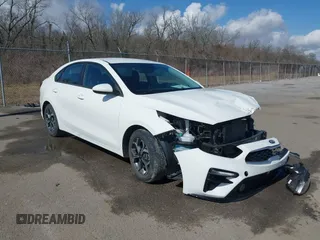2021 Kia Forte LXS z VIN 3KPF24AD9ME312375, wystawiony jako IAAI lot #41525460 z przebiegiem 64 280 mil mil oraz . Historia ofert i sprzedaży dostępna na DreamBid. Obrazek 1.