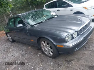 2005 Jaguar XJ 8 LWB z VIN SAJWA79C55SG39925, wystawiony jako IAAI lot #42427149 z przebiegiem 184 488 mil mil oraz . Historia ofert i sprzedaży dostępna na DreamBid. Obrazek 1.