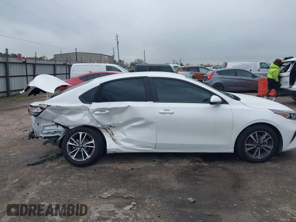 2024 Kia Forte LXS with VIN 3KPF24AD0RE810665, listed as a IAAI auction lot 41706082 with 40,315 mi miles. Bid and sale history available at carsss.com. Image 13.
