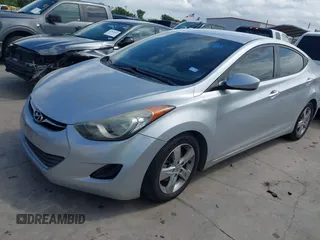 2013 Hyundai Elantra GLS z VIN 5NPDH4AEXDH232965, wystawiony jako IAAI lot #42367984 z przebiegiem 158 126 mil mil oraz . Historia ofert i sprzedaży dostępna na DreamBid. Obrazek 2.