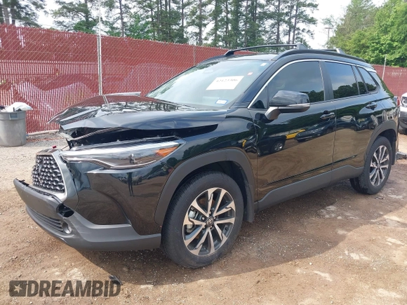 2024 Toyota Corolla Cross XLE z VIN 7MUDAAAG4RV099759, wystawiony jako IAAI lot #42123306 z przebiegiem 6 259 mil mil oraz . Historia ofert i sprzedaży dostępna na DreamBid. Obrazek 2.