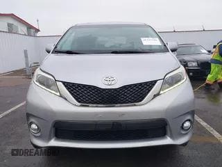 2017 Toyota Sienna SE with VIN 5TDXZ3DC4HS806247, listed as a IAAI auction lot 41323320 with 18,212 mi miles and . Bid and sale history available at DreamBid. Image 12.