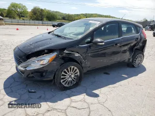 2014 Ford Fiesta Titanium z VIN 3FADP4FJ7EM131277, wystawiony jako Copart lot #53598955 z przebiegiem 180 575 mil mil oraz Szkoda całkowita • Salvage title. Historia ofert i sprzedaży dostępna na DreamBid. Obrazek 1.