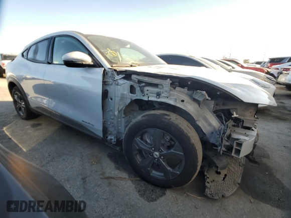 2022 Ford Mustang Mach-E Select z VIN 3FMTK1SS2NMA18639, wystawiony jako Copart lot #83831634 z przebiegiem 8 454 mil mil oraz Szkoda całkowita • Salvage title. Historia ofert i sprzedaży dostępna na DreamBid. Obrazek 4.