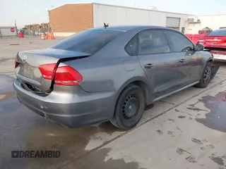 2014 Volkswagen Passat S z VIN 1VWAP7A34EC014200, wystawiony jako IAAI lot #41431660 z przebiegiem 171 963 mil mil oraz . Historia ofert i sprzedaży dostępna na DreamBid. Obrazek 4.