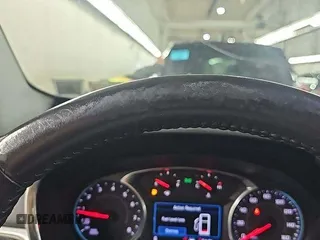 2020 Chevrolet Equinox LT z VIN 2GNAXJEV5L6232400, wystawiony jako IAAI lot #42575814 z przebiegiem 110 520 mil mil oraz . Historia ofert i sprzedaży dostępna na DreamBid. Obrazek 4.