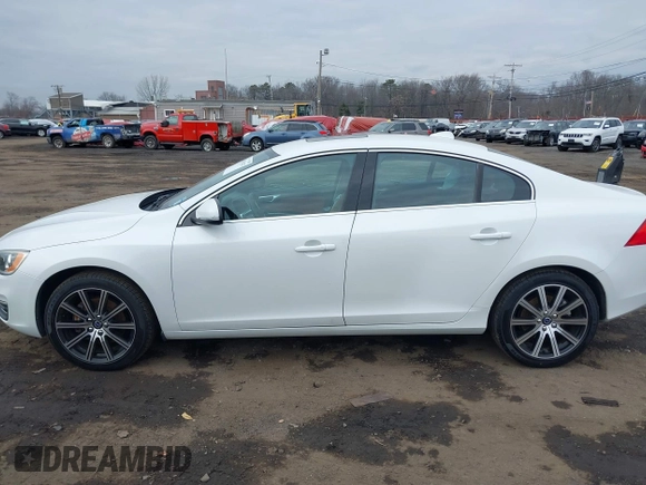 2017 Volvo S60 Inscription z VIN LYV402TK3HB196430, wystawiony jako IAAI lot #41301147 z przebiegiem 20 188 mil mil oraz . Historia ofert i sprzedaży dostępna na DreamBid. Obrazek 14.