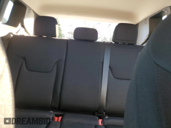 2021 Jeep Renegade Jeepster z VIN ZACNJDAB3MPN08261, wystawiony jako Copart lot #42641885 z przebiegiem 104 725 mil mil oraz Szkoda całkowita • Salvage title. Historia ofert i sprzedaży dostępna na DreamBid. Obrazek 10.