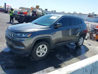 2022 Jeep Compass Sport z VIN 3C4NJDAB5NT205642, wystawiony jako IAAI lot #42130466 z przebiegiem 52 713 mil mil oraz . Historia ofert i sprzedaży dostępna na DreamBid. Obrazek 14.
