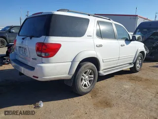 2005 Toyota Sequoia SR5 with VIN 5TDZT34A35S264112, listed as a IAAI auction lot 41193206 with 82,739 mi miles. Bid and sale history available at carsss.com. Image 4.