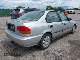 1998 Honda Civic DX z VIN 2HGEJ6525WH562868, wystawiony jako IAAI lot #42382885 z przebiegiem 222 789 mil mil oraz . Historia ofert i sprzedaży dostępna na DreamBid. Obrazek 4.