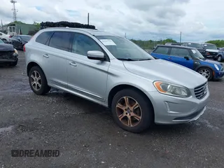 2015 Volvo XC60 z VIN YV4902RDXF2596754, wystawiony jako IAAI lot #42341316 z przebiegiem Nie podano mil oraz . Historia ofert i sprzedaży dostępna na DreamBid. Obrazek 1.