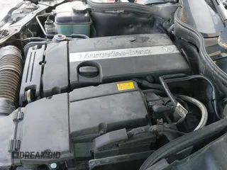 2004 Mercedes-Benz C 230 Kompressor z VIN WDBRF40J34A641986, wystawiony jako IAAI lot #43184046 z przebiegiem 198 381 mil mil oraz . Historia ofert i sprzedaży dostępna na DreamBid. Obrazek 16.
